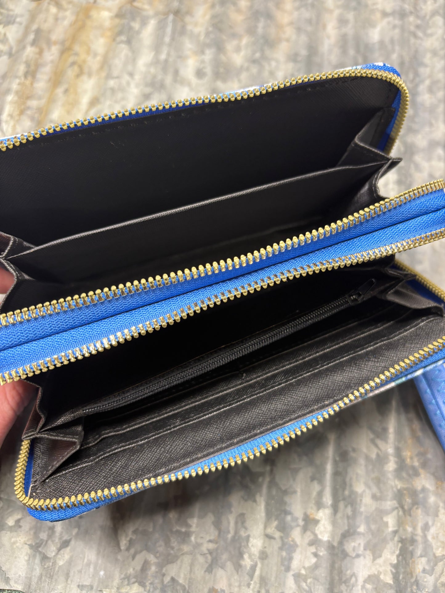 Elegant Floral Double-Zip Wallet with Wrist Strap