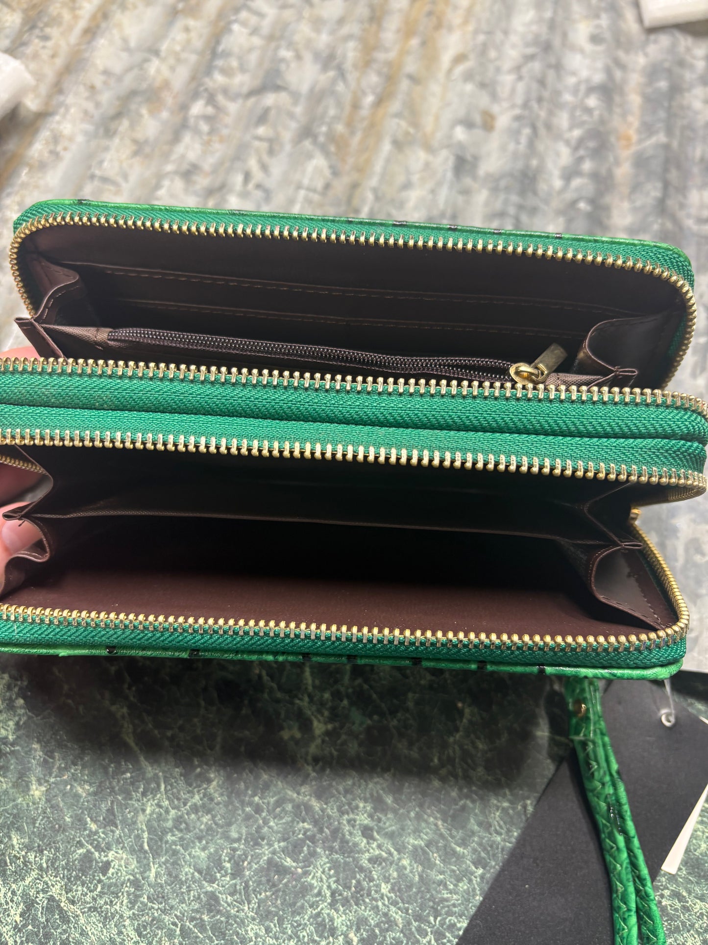 Elegant Green Genuine Leather Wallet with Dual Zippers